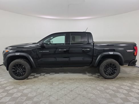 Used 2024 Chevrolet Colorado Trail Boss w/ Technology Package AWD/4WD image 4