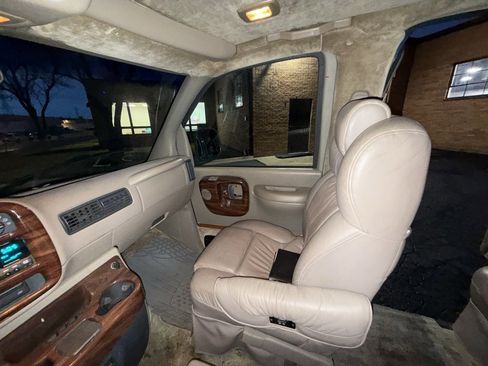 Used 1999 Chevrolet Express 1500 w/ Convenience Pkg image 12