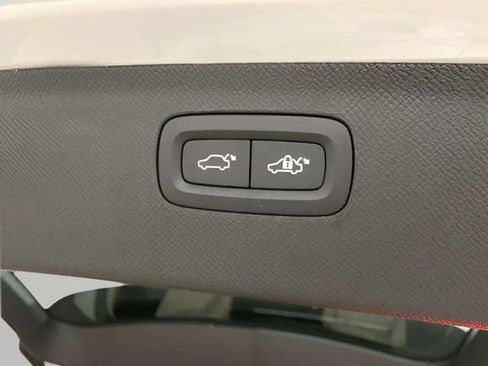 Used 2024 Volvo XC90 B6 Core AWD/4WD image 11