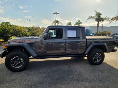 Used 2024 Jeep Gladiator Mojave AWD/4WD image 7