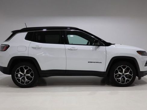 Used 2025 Jeep Compass Limited AWD/4WD image 9