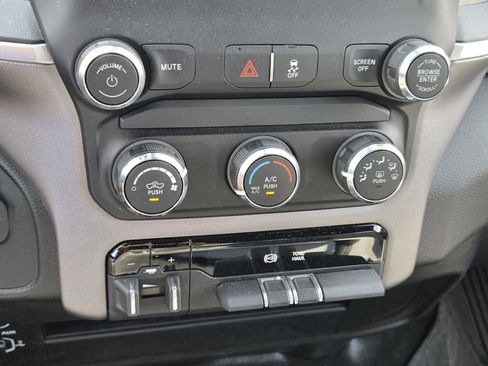 Used 2024 RAM 2500 Big Horn AWD/4WD image 18