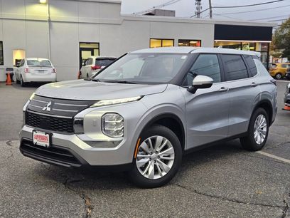 New 2025 Mitsubishi Outlander ES