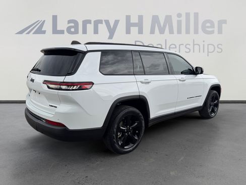 Used 2023 Jeep Grand Cherokee L Limited w/ Black Appearance Package AWD/4WD image 5