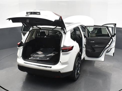 New 2026 Nissan Rogue SV w/ SV Premium Package image 32