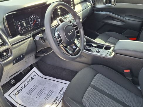 Used 2023 Kia Sorento LX FWD image 9