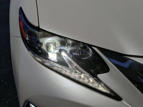 Used 2016 Lexus ES 350 w/ Premium Package w/Wood Trim FWD image 11