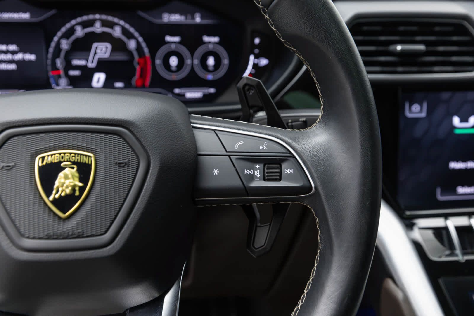 Used 2023 Lamborghini Urus S AWD/4WD image 32