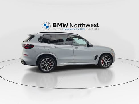 New 2026 BMW X5 xDrive40i w/ M Sport Package AWD/4WD image 4
