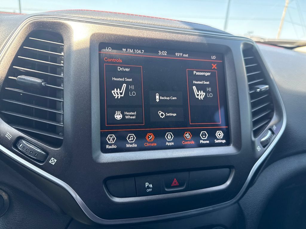 Used 2020 Jeep Cherokee Trailhawk w/ Cold Weather Group AWD/4WD image 19