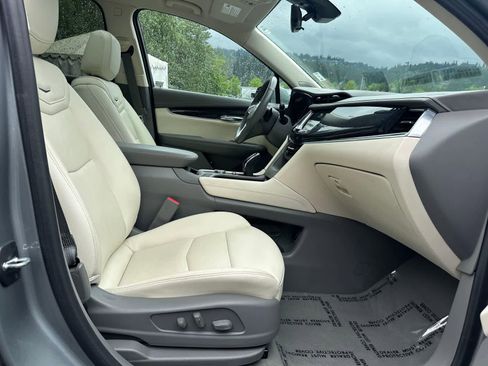Used 2023 Cadillac XT6 Premium Luxury w/ Technology Package AWD/4WD image 16