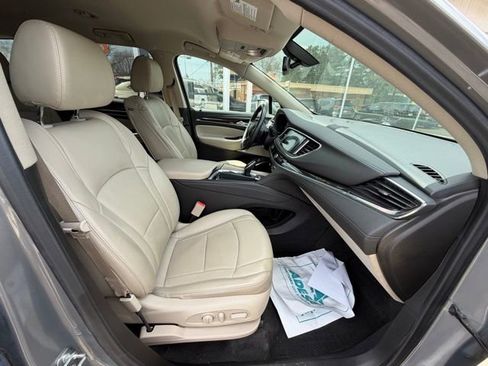 Used 2018 Buick Enclave Essence AWD/4WD image 12