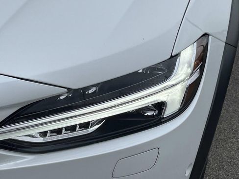 Used 2019 Volvo V90 T5 Cross Country w/ Advanced Package image 9