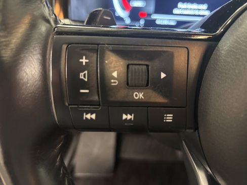 Used 2024 Nissan Pathfinder Platinum w/ Black Appearance Package image 17