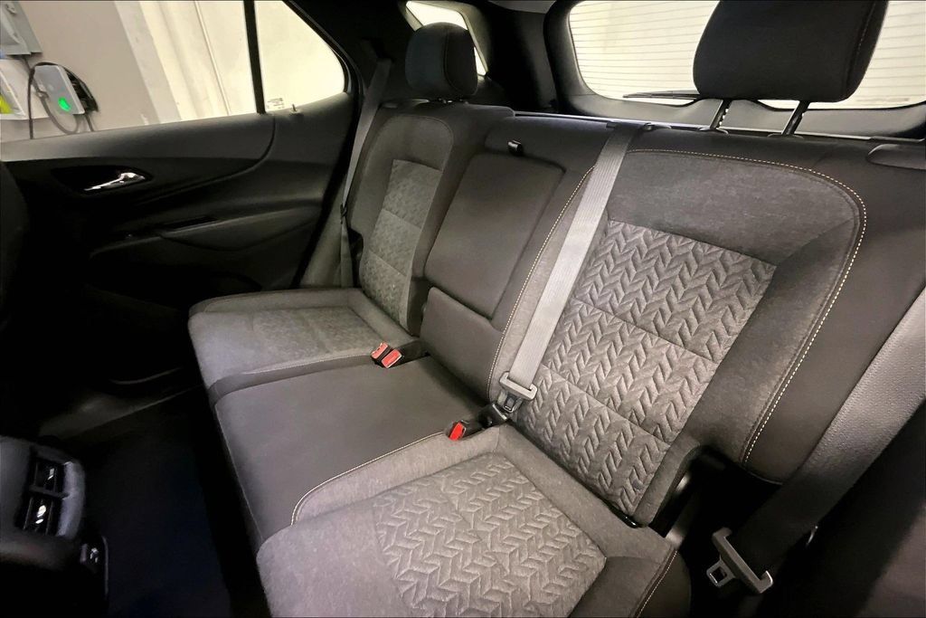 Used 2022 Chevrolet Equinox LT FWD image 22