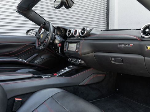 Used 2015 Ferrari California T image 2