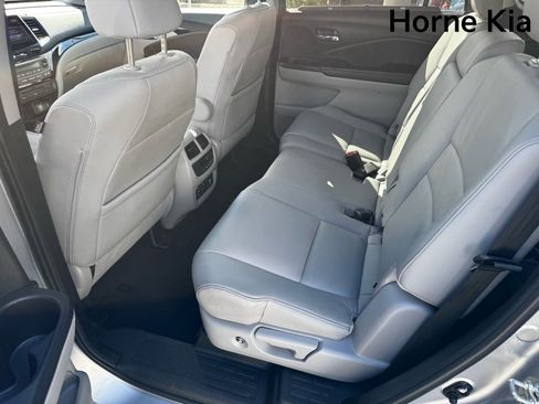 Used 2017 Honda Pilot Touring image 12