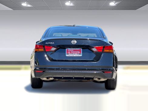Used 2025 Nissan Altima 2.5 SV FWD image 10