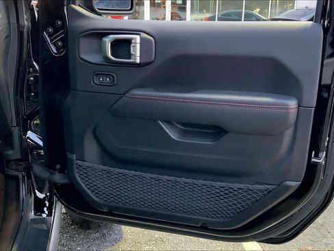 Used 2024 Jeep Wrangler Unlimited Rubicon image 22