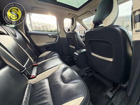 Used 2012 Volvo XC60 T6 R-Design image 16