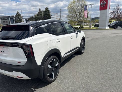 Used 2025 Nissan Kicks SR FWD image 6