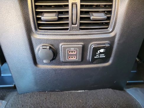 Used 2019 Nissan Titan SV w/ SV Convenience Package image 13