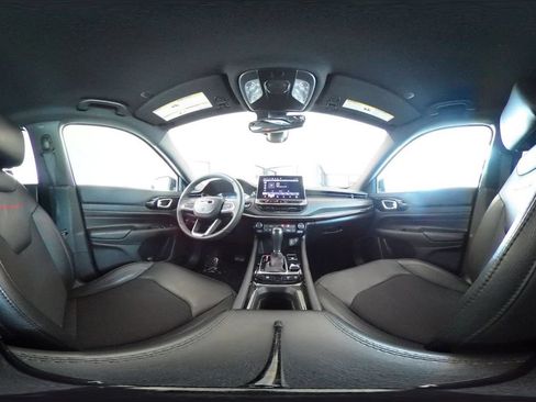 Used 2025 Jeep Compass Trailhawk AWD/4WD image 40
