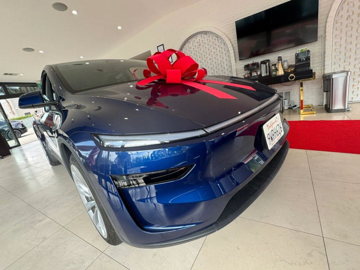 Used 2026 Tesla Model Y 2WD image 3