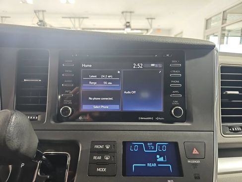 Used 2018 Toyota Sienna LE w/ Carpet Mat Package FWD image 27