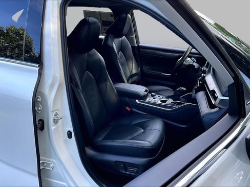 Used 2023 Toyota Highlander Limited AWD/4WD image 8