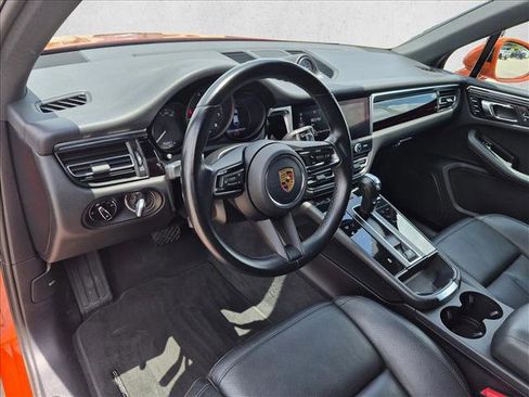 Used 2022 Porsche Macan AWD/4WD image 10