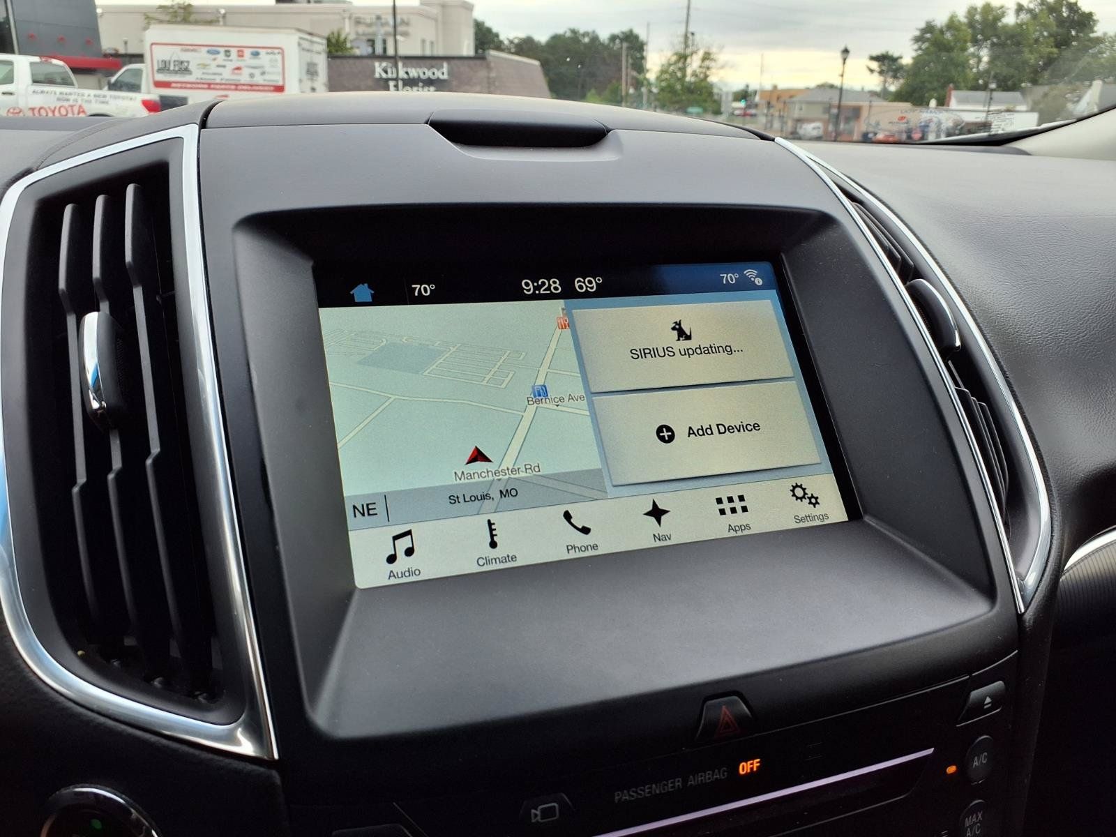 Used 2018 Ford Edge Titanium w/ Equipment Group 302A AWD/4WD image 7