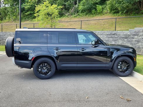 Used 2025 Land Rover Defender 130 S image 11