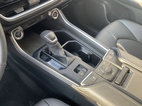 Used 2024 Toyota Grand Highlander XLE image 31