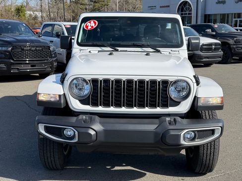 Used 2024 Jeep Gladiator Sport image 9