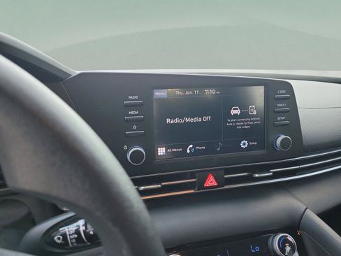 Used 2023 Hyundai Elantra SEL w/ Preferred Accessory Package FWD image 17