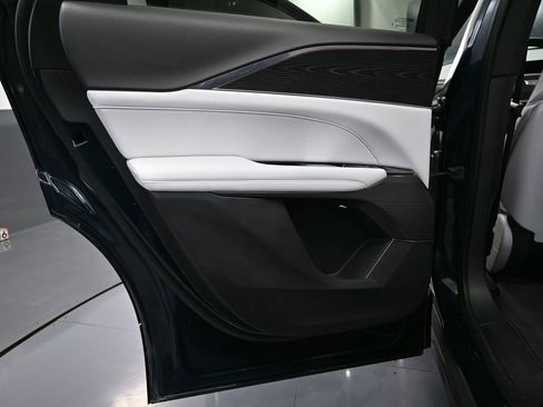 Used 2024 Cadillac Lyriq Luxury image 39