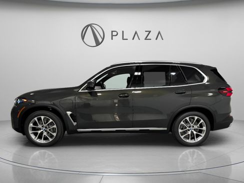 New 2026 BMW X5 xDrive50e image 2