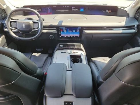 Certified 2025 Lincoln Navigator L Reserve AWD/4WD image 21