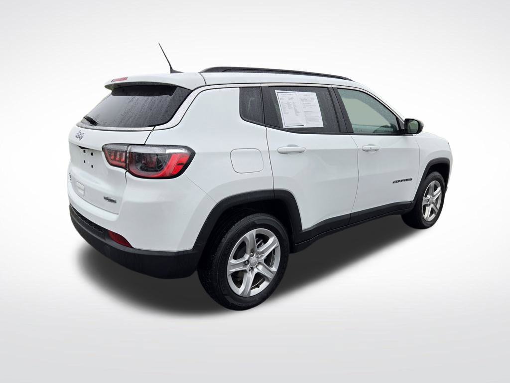 Used 2023 Jeep Compass Latitude w/ Mopar Graphics Package AWD/4WD image 3