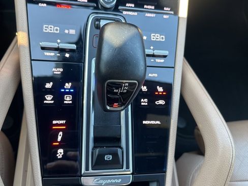 Used 2019 Porsche Cayenne S image 21