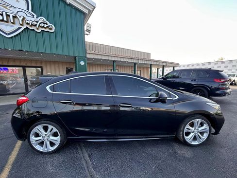 Used 2017 Chevrolet Cruze Premier image 2