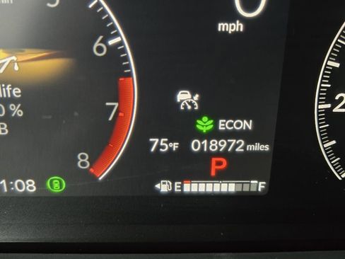 Used 2025 Honda Pilot Sport image 23