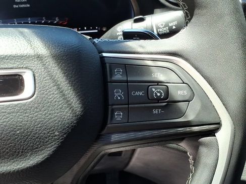 Used 2023 Jeep Grand Cherokee Altitude AWD/4WD image 26