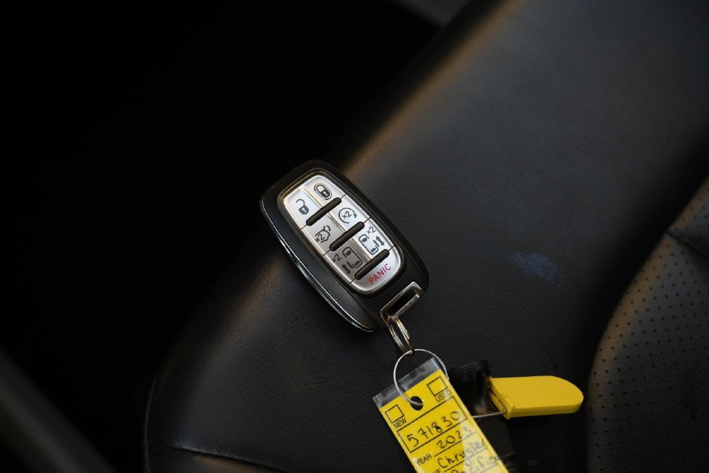 Used 2023 Chrysler Pacifica Touring-L FWD image 52