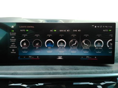 Used 2023 BMW X7 xDrive40i w/ M Sport Package AWD/4WD image 57