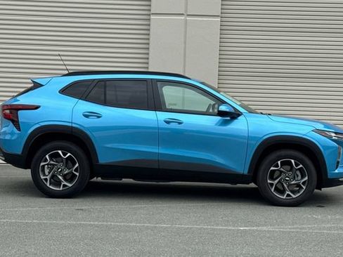 Used 2026 Chevrolet Trax LT FWD image 3