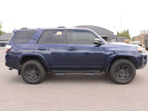 Used 2018 Toyota 4Runner TRD Off-Road Premium AWD/4WD image 4