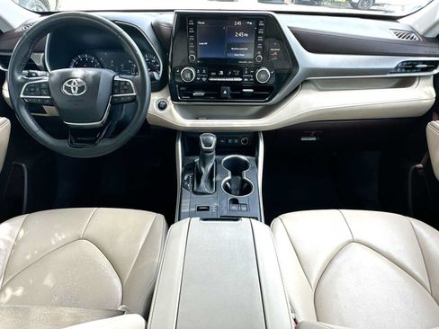 Used 2021 Toyota Highlander XLE FWD image 25