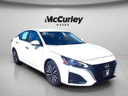 Used 2023 Nissan Altima 2.5 SV FWD image 1